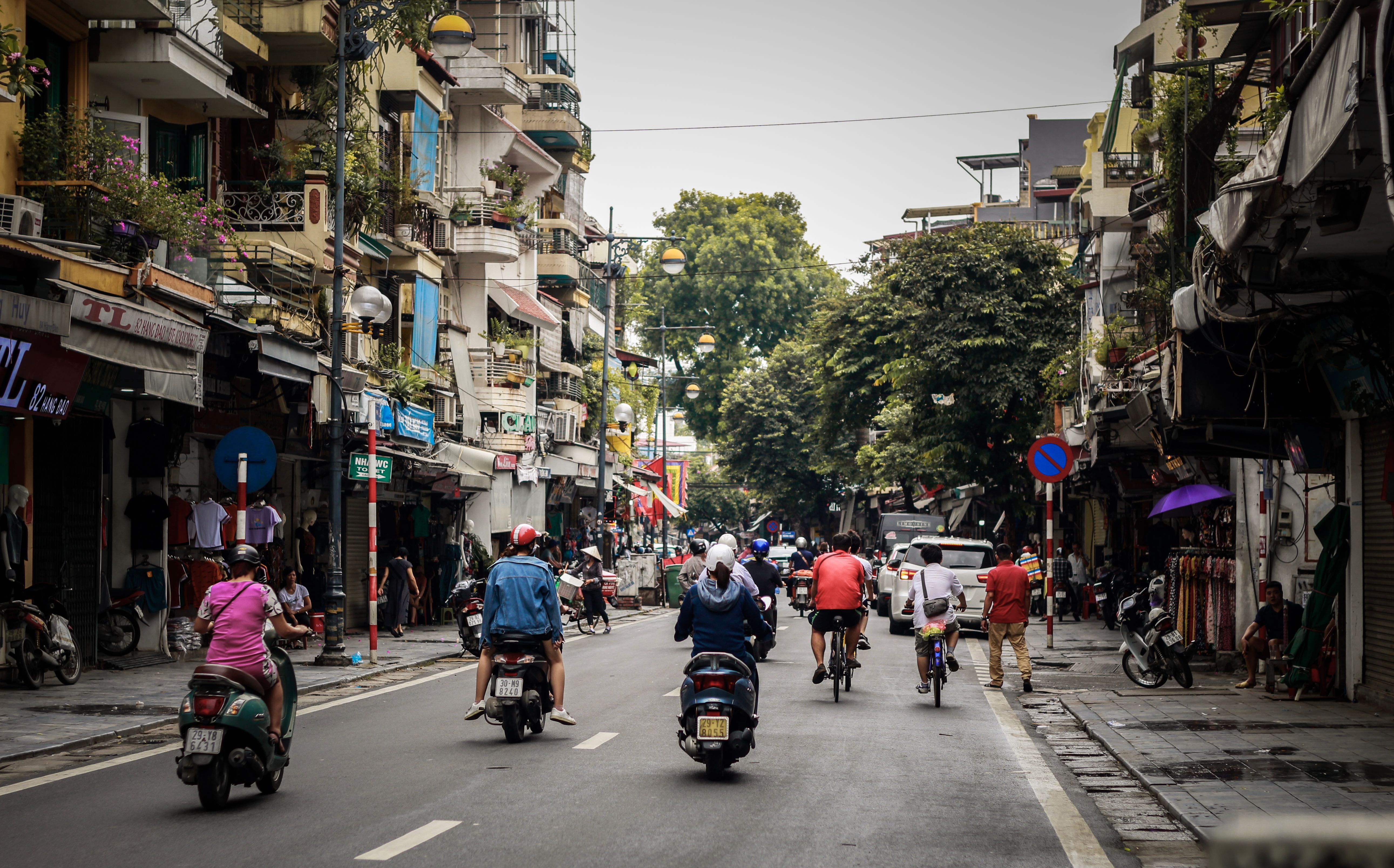 Minh họa tính năng tìm kiếm địa điểm